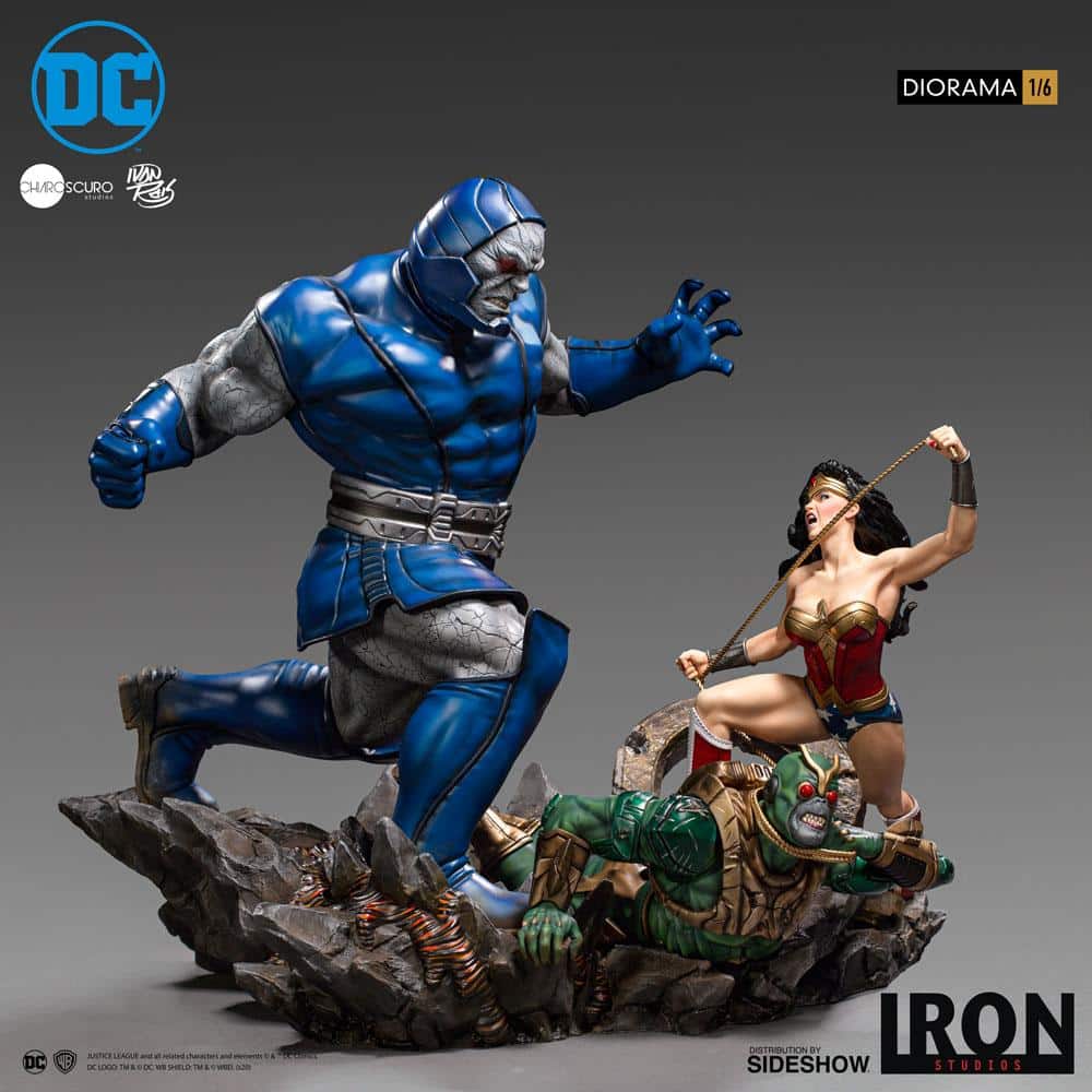 Wonder Woman vs Darkseid Statue Diorama