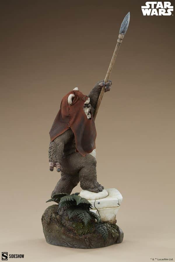 Wicket Premium Format Figure Star Wars Limited Collectible - Comic