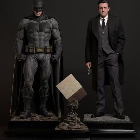 Batman Hyperreal Platinum Statue Dual Version 1:3 Scale Justice League Limited Collectible