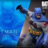 Batman: The Dark Knight Returns Battle Damaged Sixth Scale Figure DC Limited Collectible