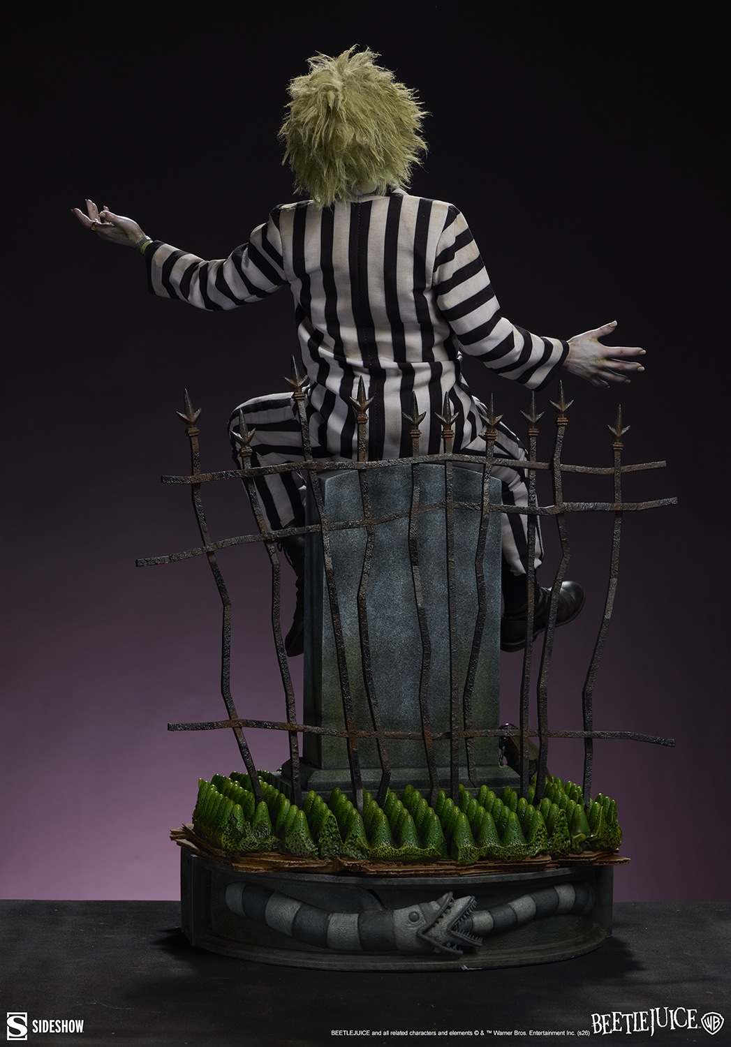 sideshow-collectibles-beetlejuice-beetlejuice-premium-format-figure-gallery-69bb1df19bd52