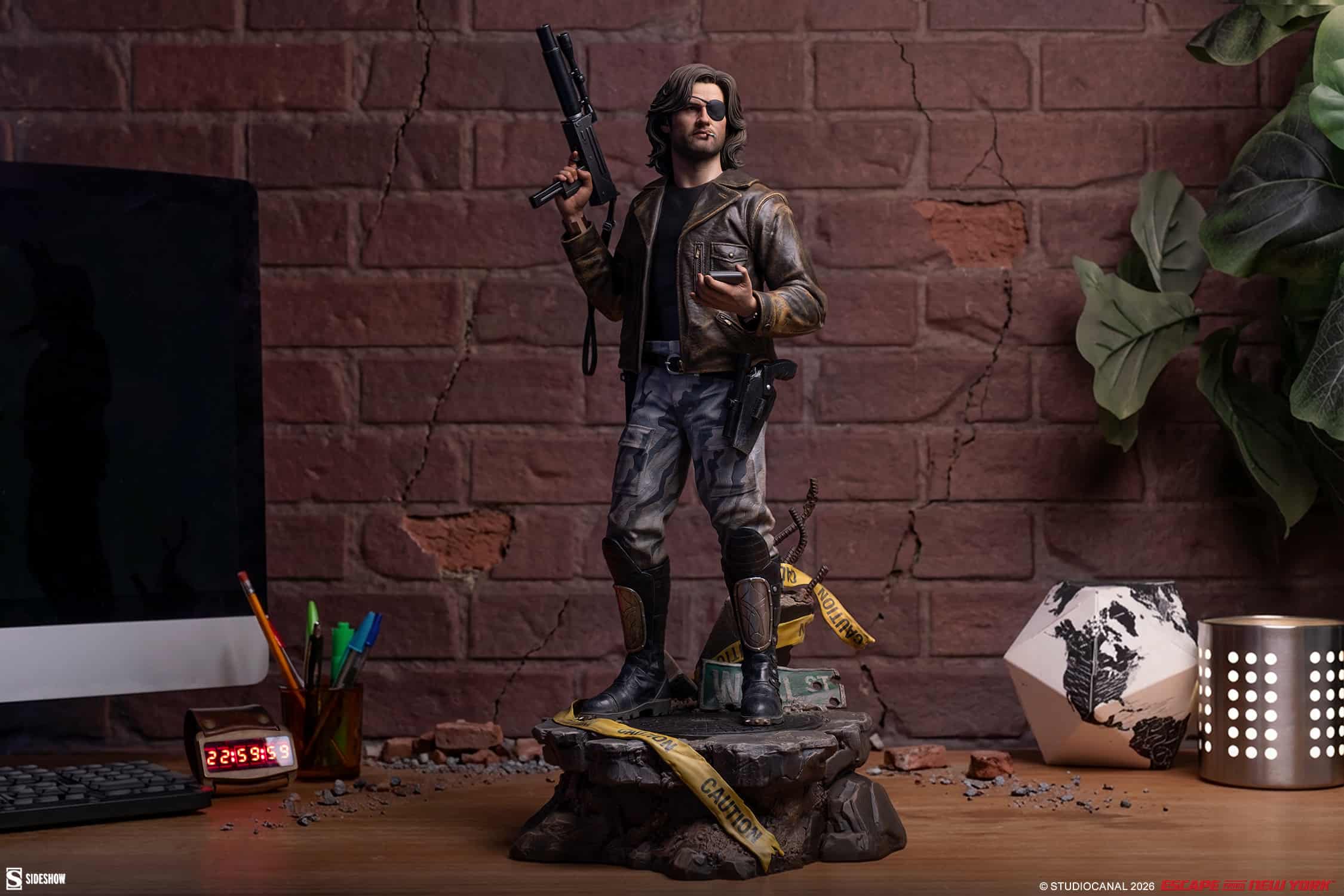 Snake Plissken Premium Format Figure Escape From New York Collectible