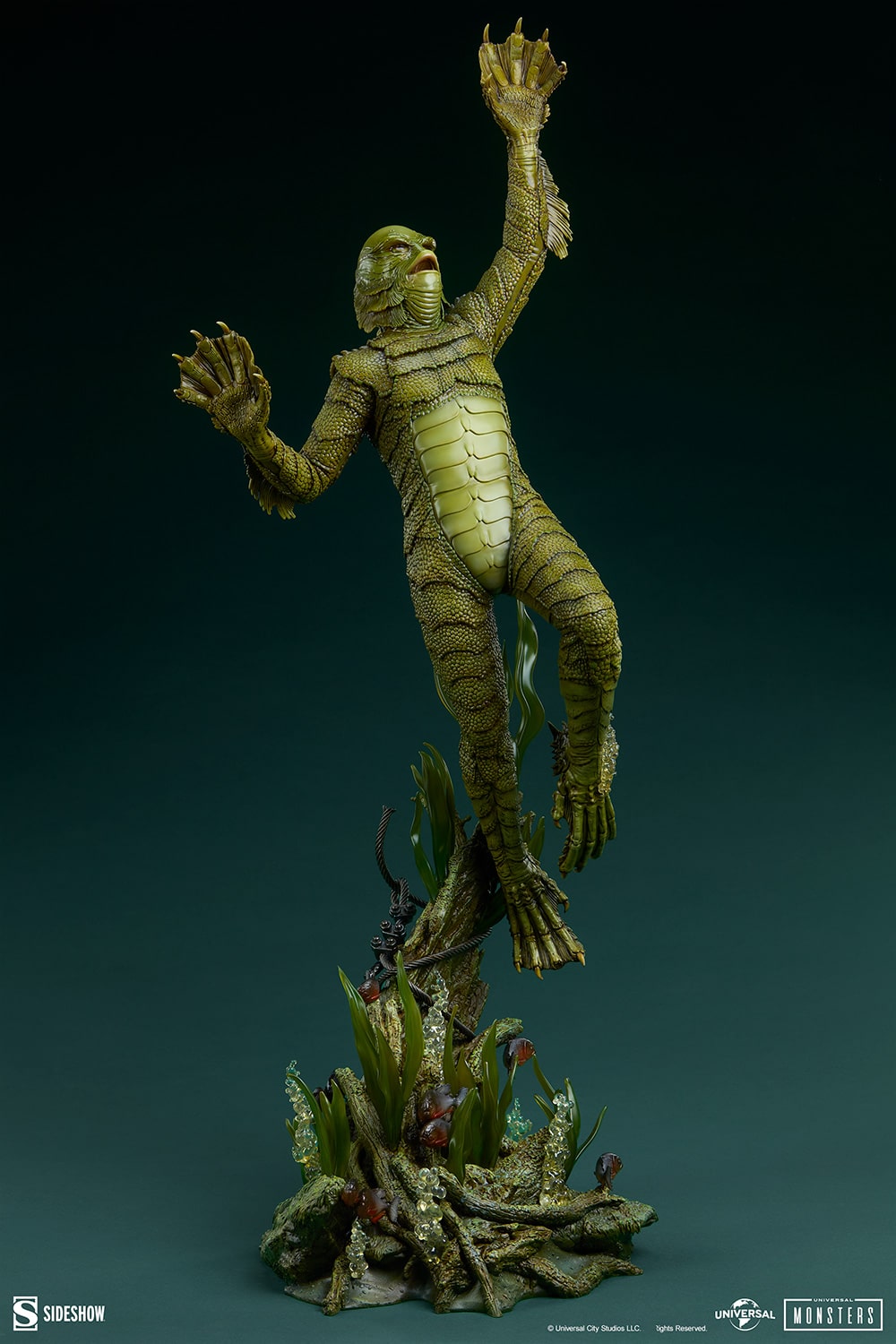 sideshow-collectibles-universal-monsters-creature-from-the-black-lagoon-premium-format-figure-gallery-699e4139508a1